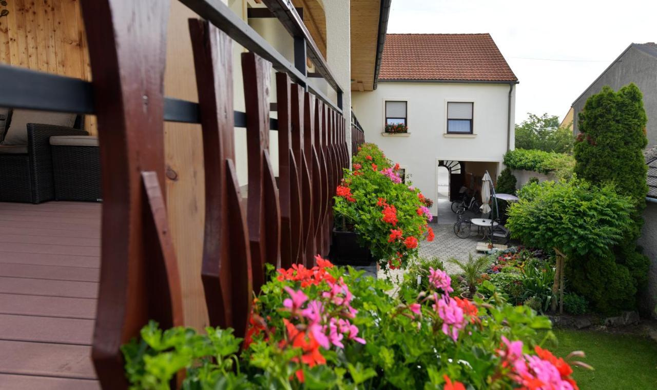 Blumenhof Wegleitner Hotel Illmitz Eksteriør billede
