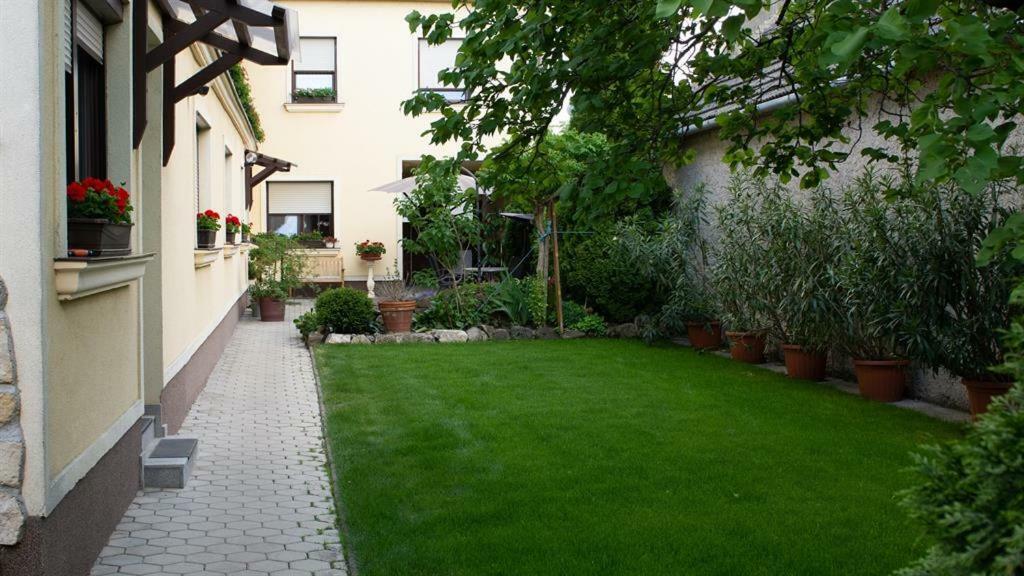 Blumenhof Wegleitner Hotel Illmitz Eksteriør billede